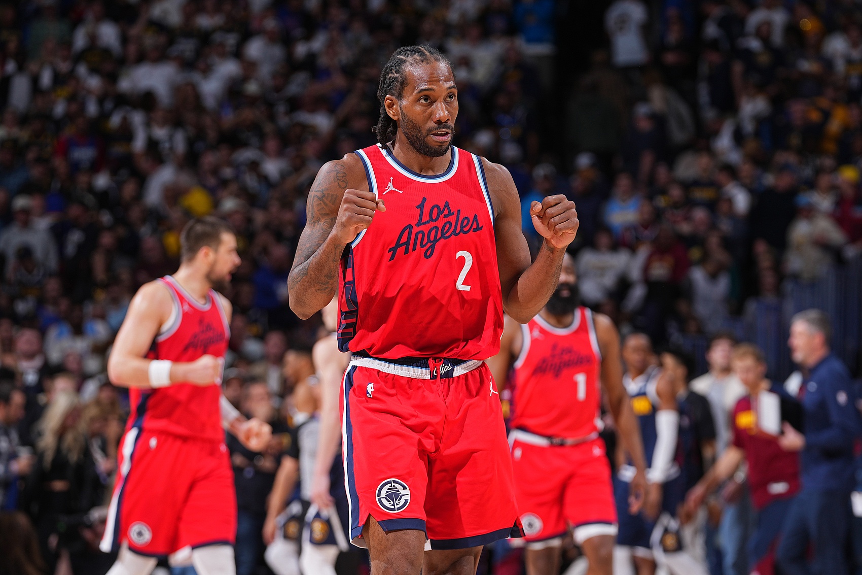 奇异果体育-哈登祖巴茨离队！船记：快船不摆烂！仍将全力冲击季后赛席位