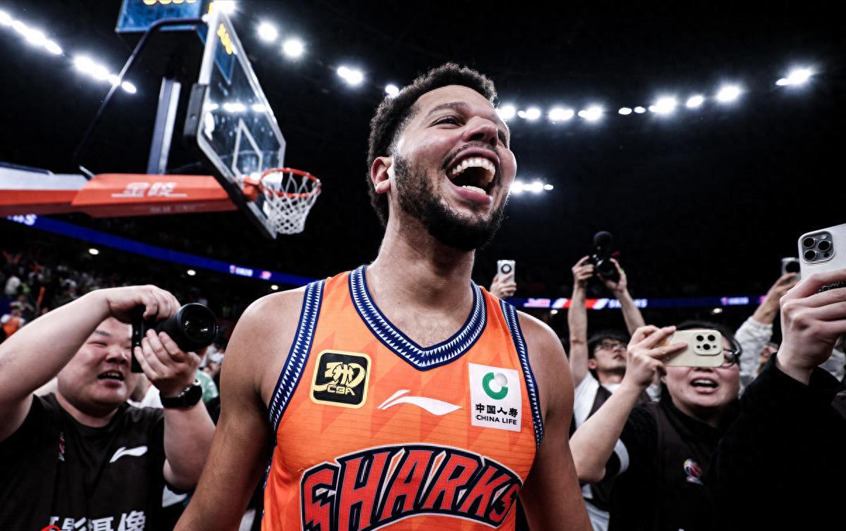 奇异果app在线登录-辽篮12人名单重排！赵继伟搭档3外援，1个短板暴露，弃用李虎翼