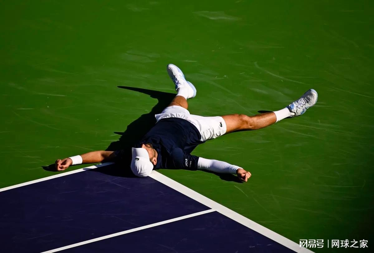 奇异果app-德约科维奇比赛中途呕吐，印第安维尔斯酷热天气引发惊险一幕